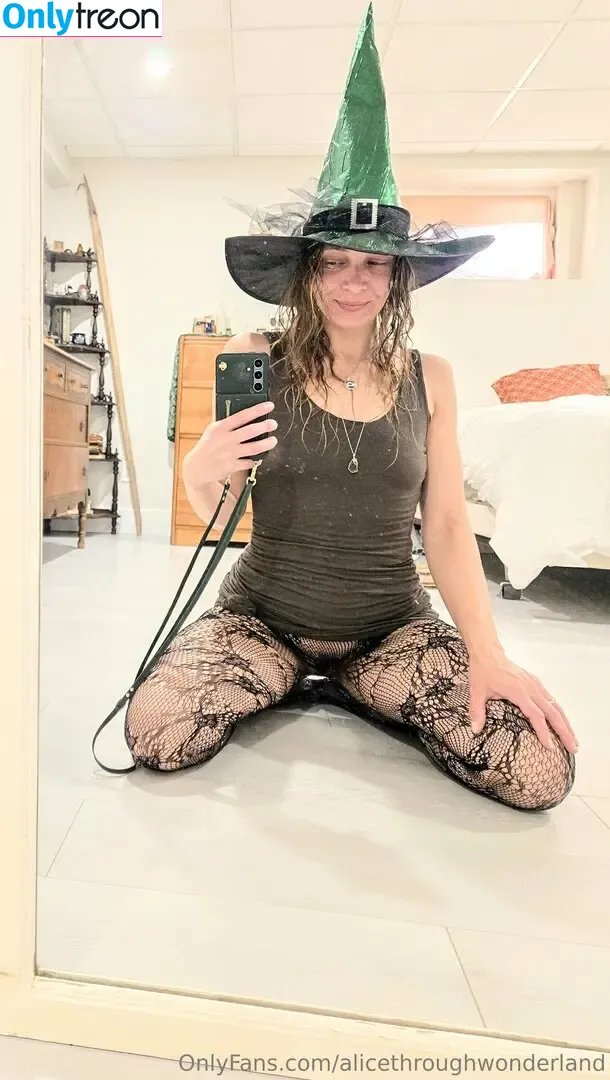 alicethroughwonderland nude photo #0005 (disneyalice)