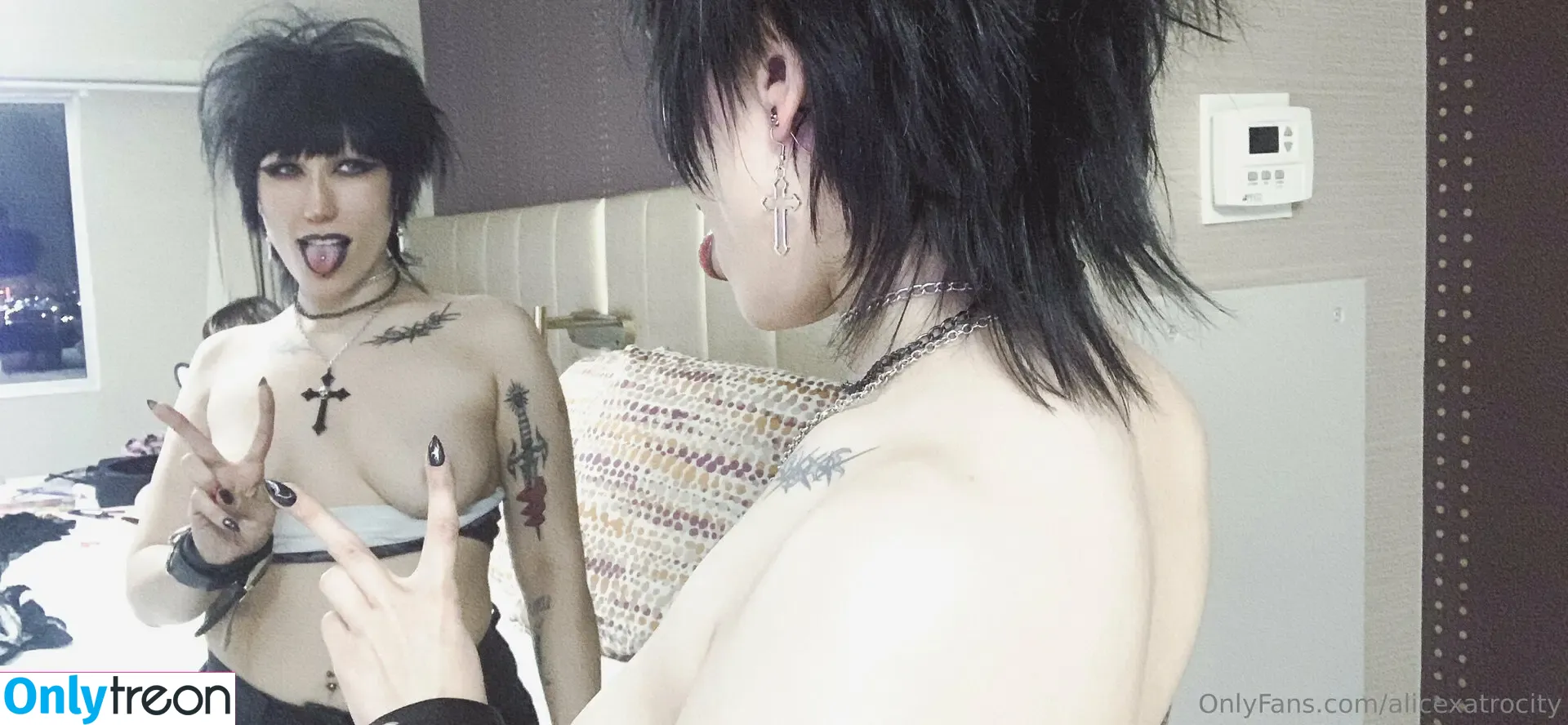 alicexatrocity nude photo #0007 (alicexatrocity)