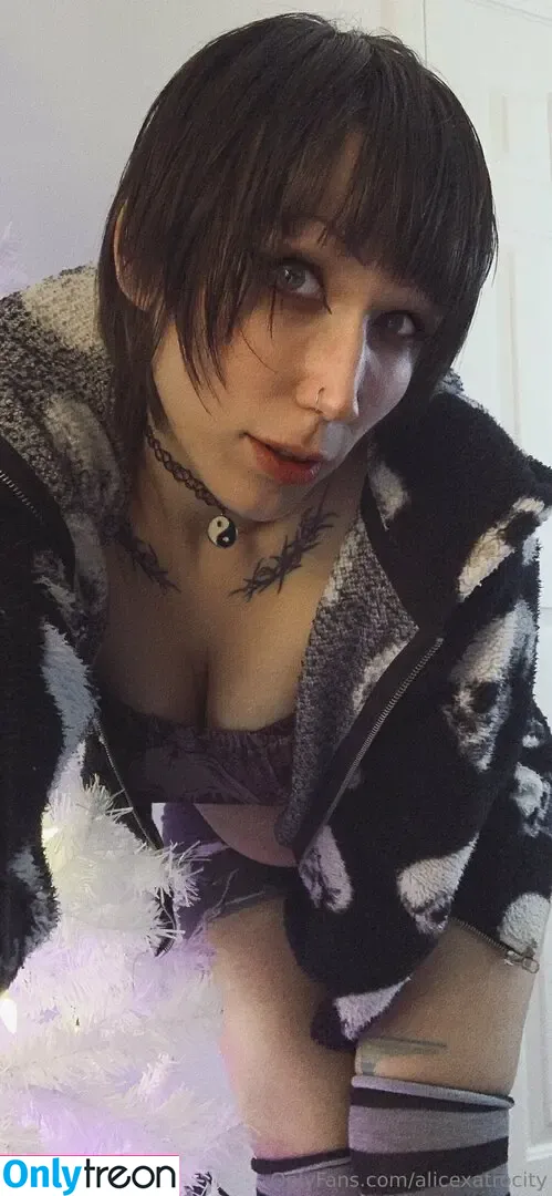 alicexatrocity nude photo #0013 (alicexatrocity)