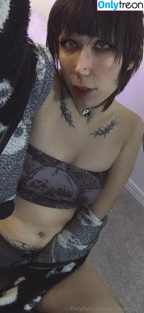 alicexatrocity nude photo #0016 (alicexatrocity)