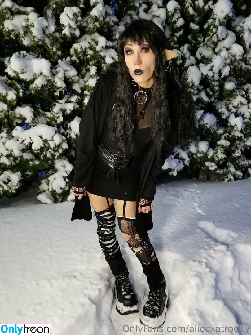 alicexatrocity nude photo #0019 (alicexatrocity)