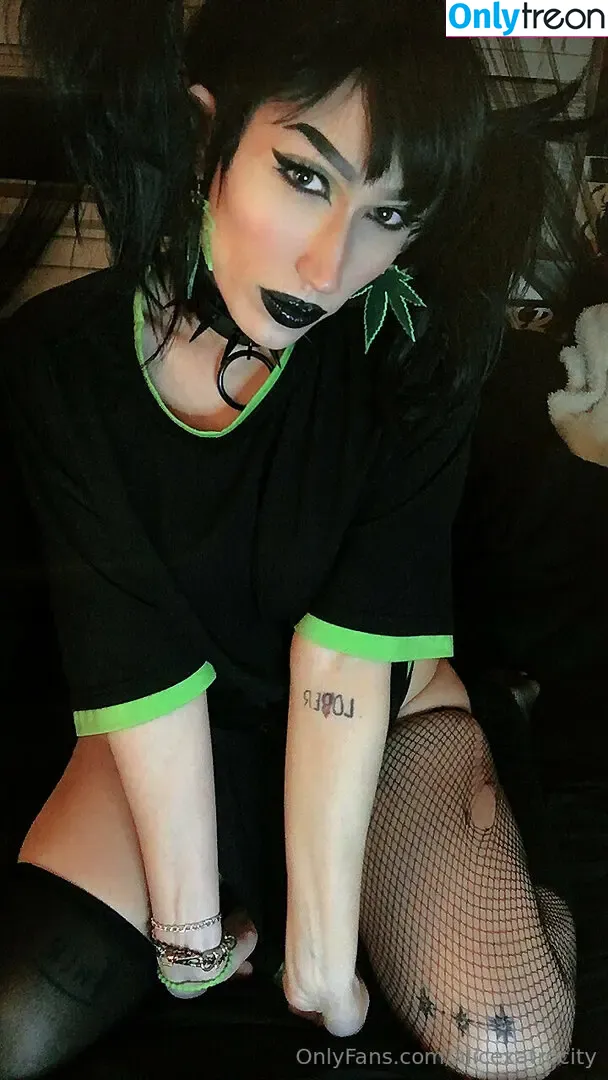 alicexatrocity nude photo #0023 (alicexatrocity)