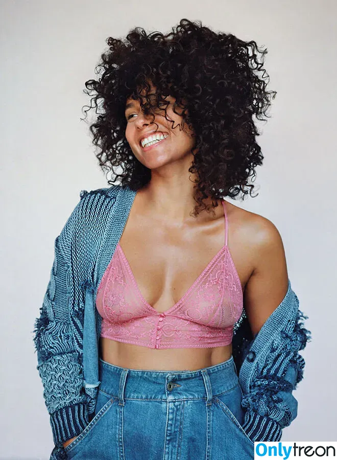 Alicia Keys nude photo #0004 (aliciakeys / ayxxxclusive)