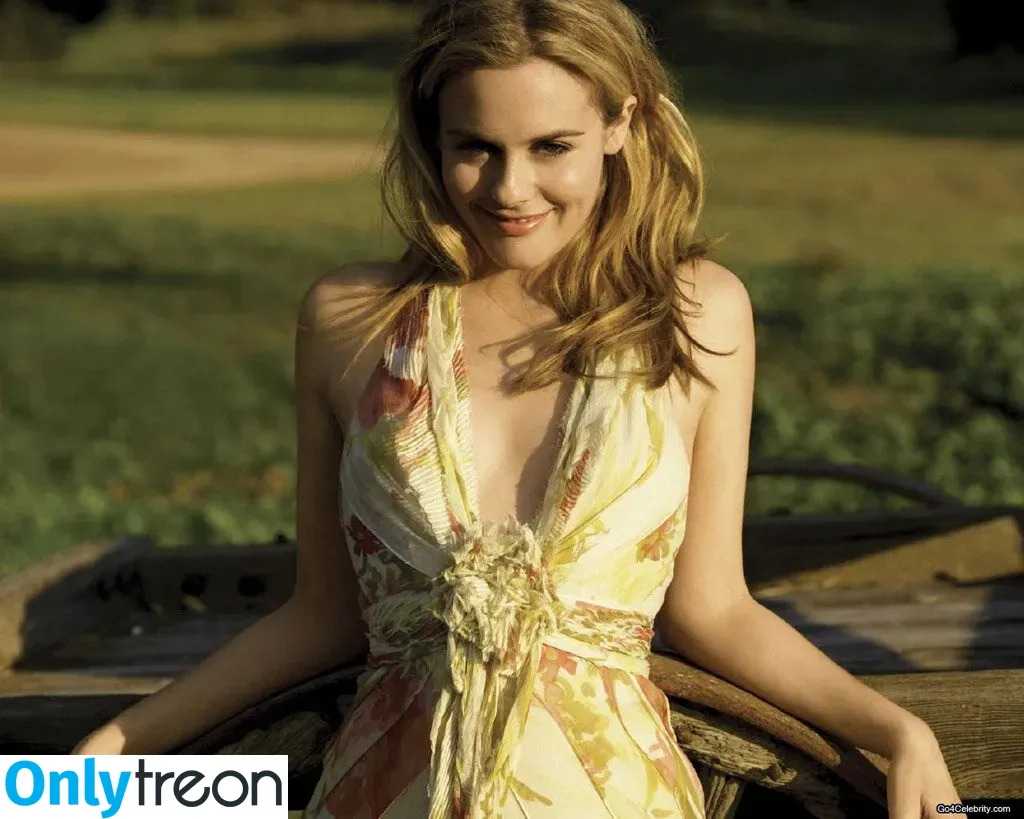 Alicia Silverstone nude photo #0091 (AliciaSilv / aliciasilverstone)