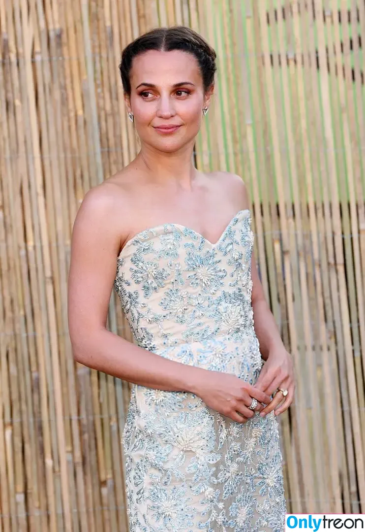 Alicia Vikander nude photo #0587 (aliciavikanderdaily)