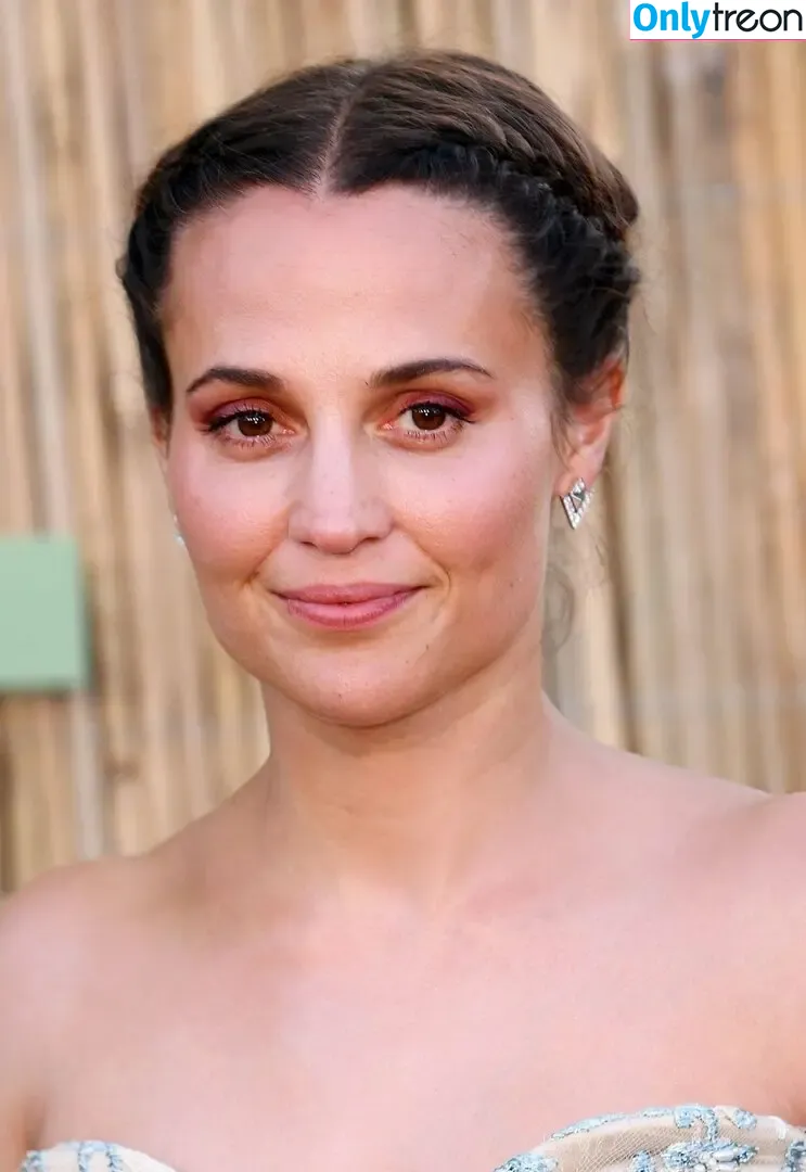 Alicia Vikander nude photo #0593 (aliciavikanderdaily)