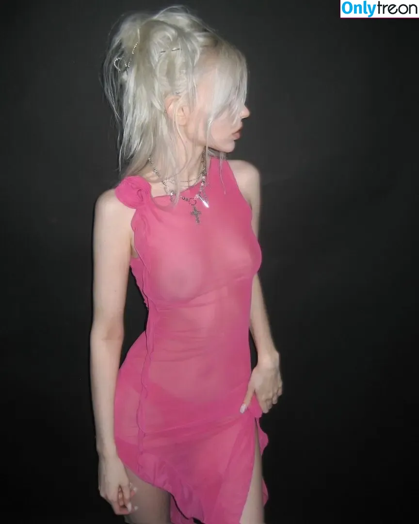 alien.hanna nude photo #0001 (faceinnhell / newfaceinnhell)