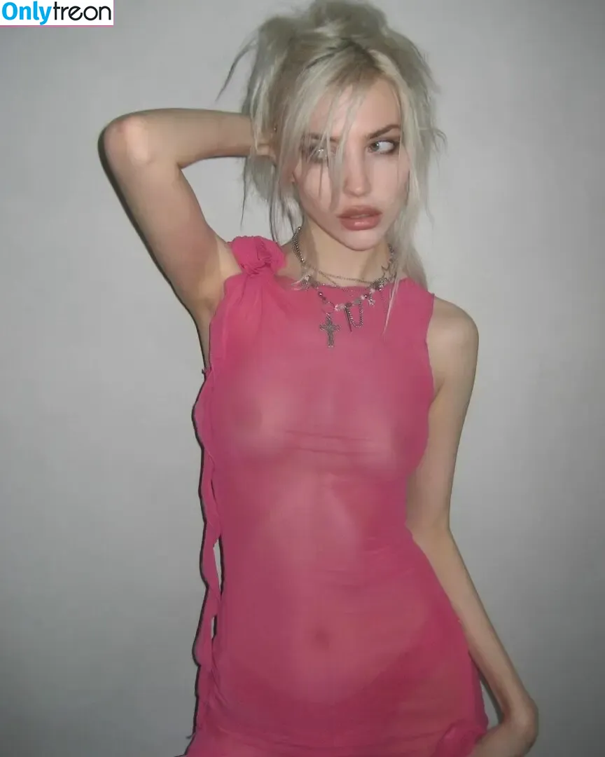 alien.hanna nude photo #0003 (faceinnhell / newfaceinnhell)