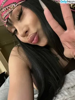 aliensrule123 / alahnasdreamhouse nude photo #0006