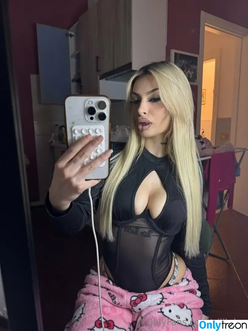 aliih.hx nude photo #0088 (aliih.hx00)