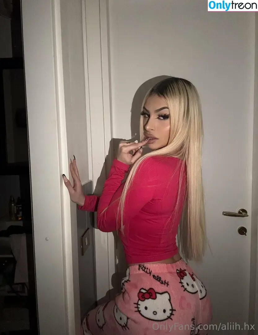 aliih.hx nude photo #0090 (aliih.hx00)