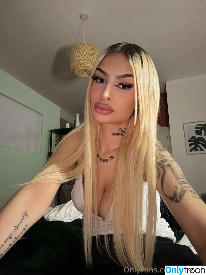 aliih.hx nude photo #0092 (aliih.hx00)