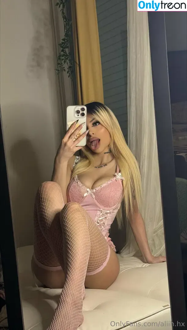 aliih.hx nude photo #0096 (aliih.hx00)