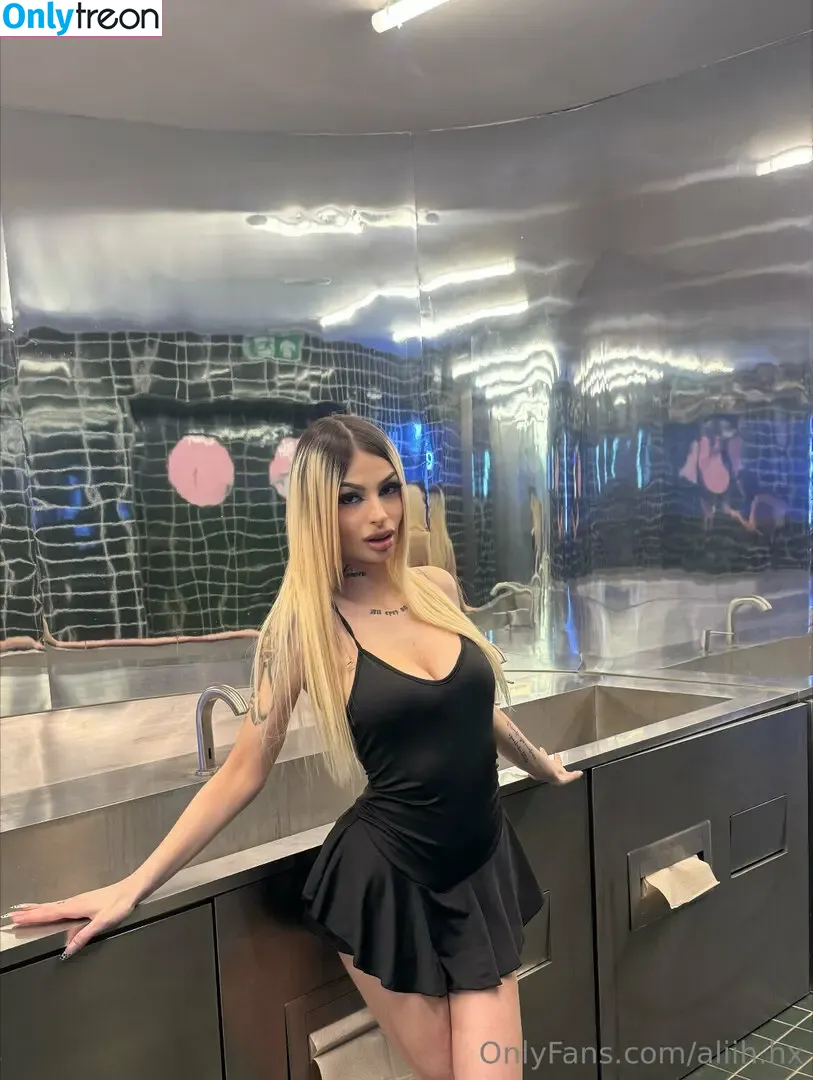 aliih.hx nude photo #0097 (aliih.hx00)