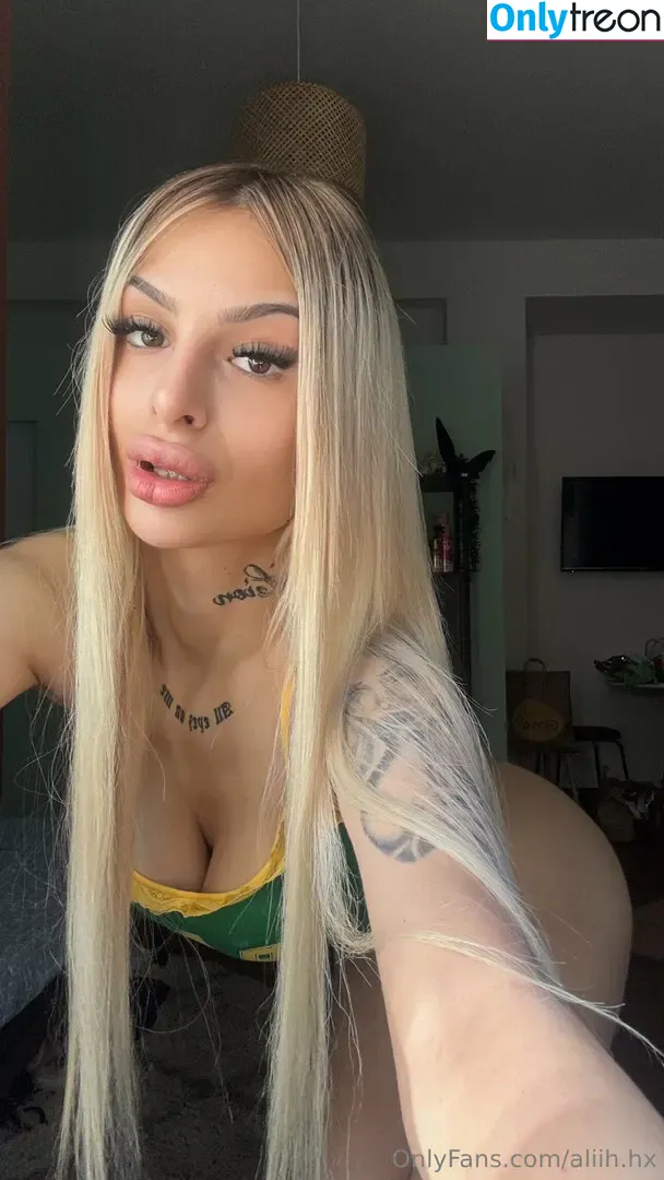 aliih.hx nude photo #0106 (aliih.hx00)