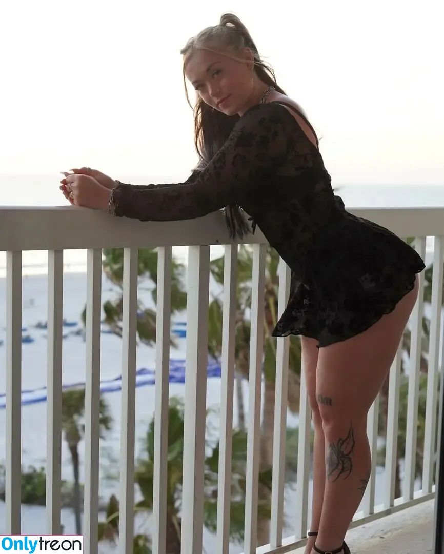 Alilangert nude photo #0019 (Ali Langert / alilangert01)