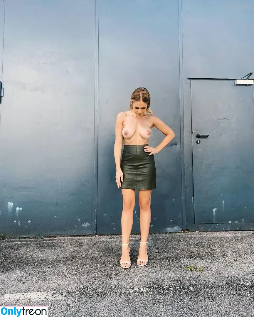Alina Merkau nude photo #0253 (alinamerkau)