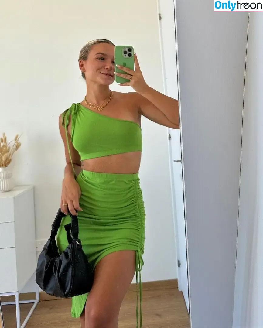 Alina Wachinger nude photo #0166 (alina770 / alinaxloves)