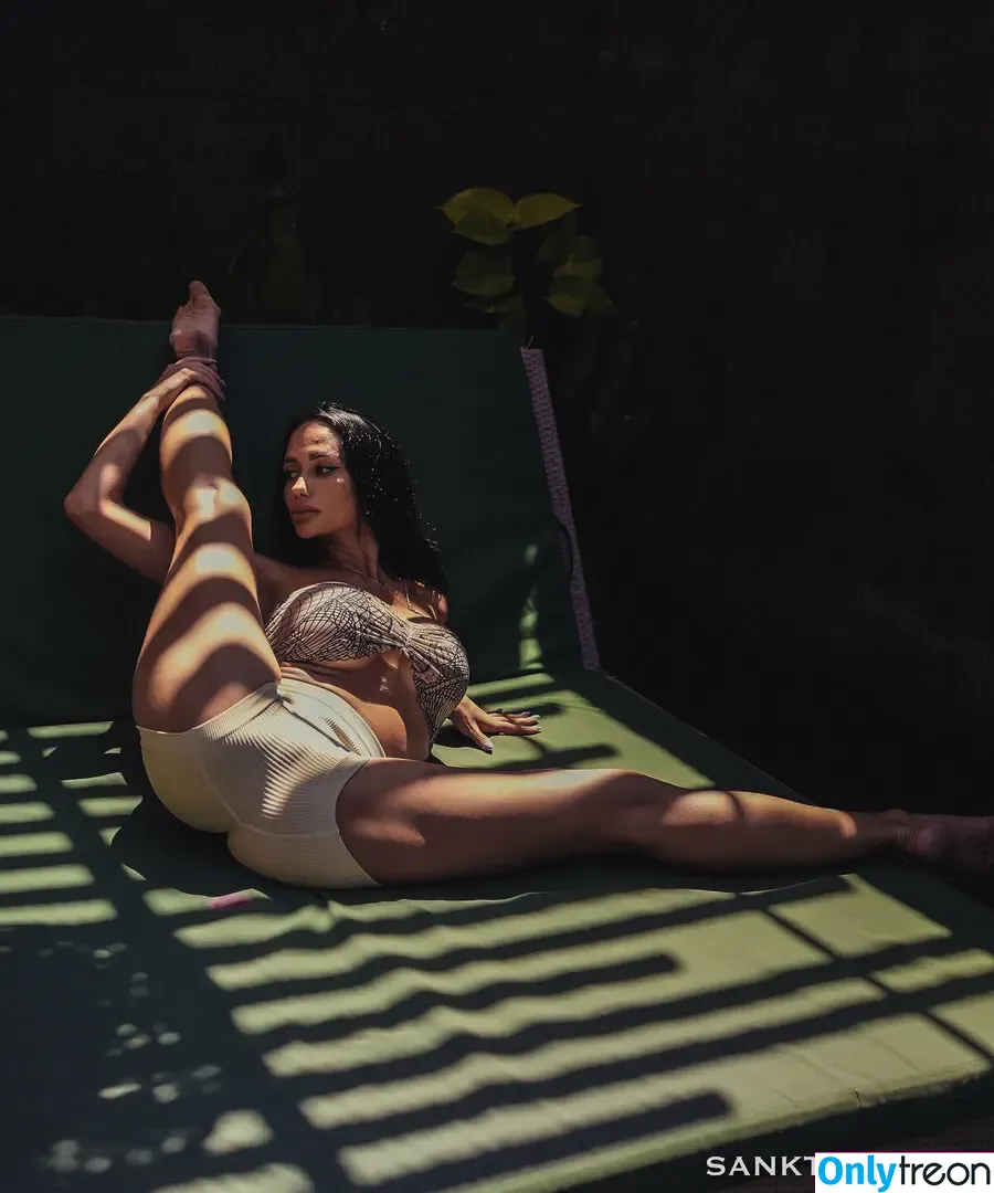 alinajimmychoo nude photo #0399 (alinajimmychoo)