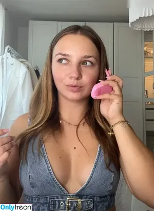 Alinamour nude photo #0126