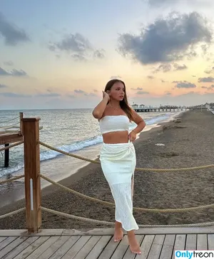 Alinamour nude photo #0200