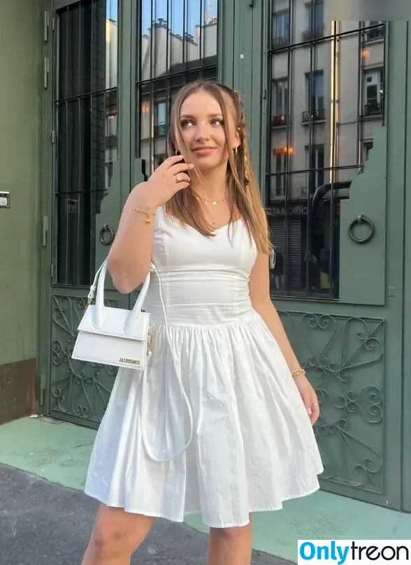 Alinamour nude photo #0085 (Alinamour)