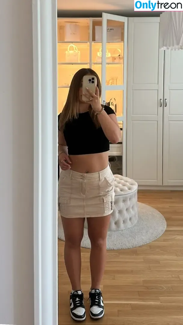 Alinamour nude photo #0088 (Alinamour)