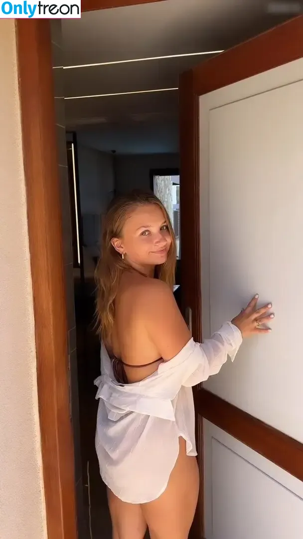 Alinamour nude photo #0145 (Alinamour)