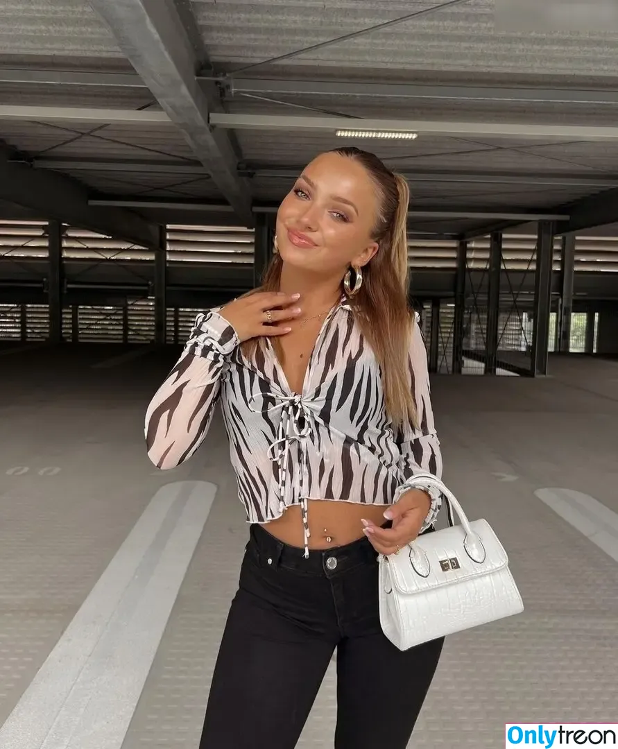 Alinamour nude photo #0165 (Alinamour)