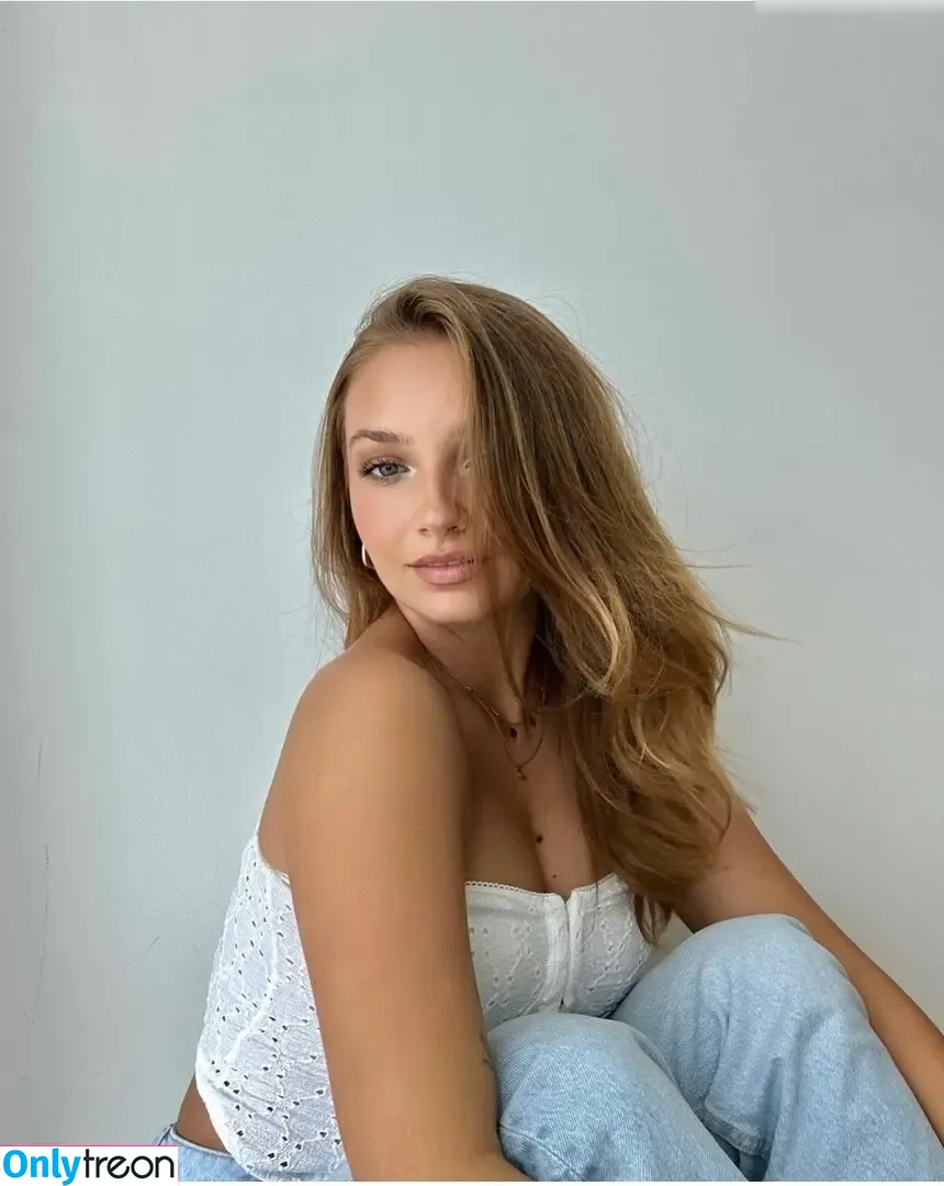 Alinamour nude photo #0173 (Alinamour)