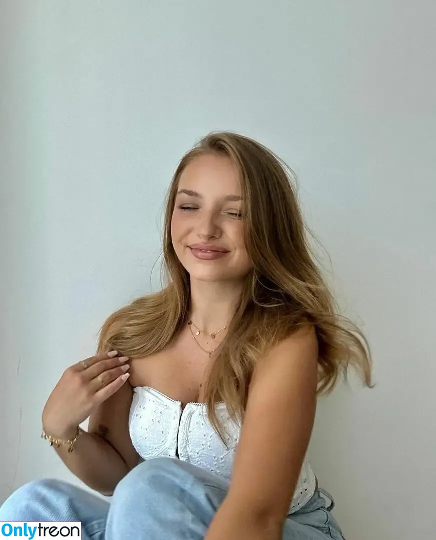 Alinamour nude photo #0174 (Alinamour)