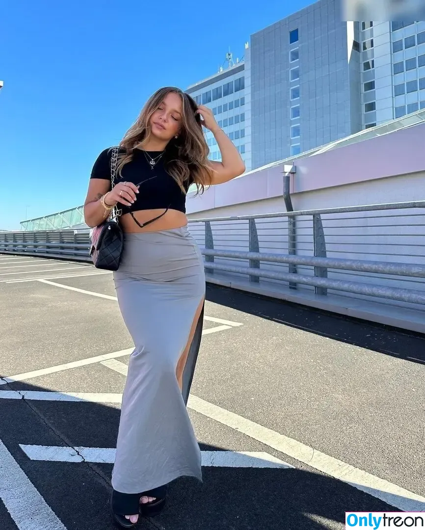 Alinamour nude photo #0231 (Alinamour)