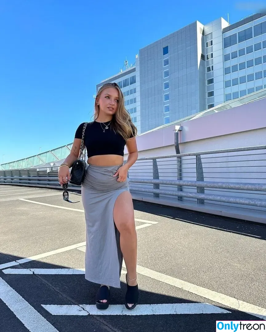 Alinamour nude photo #0232 (Alinamour)