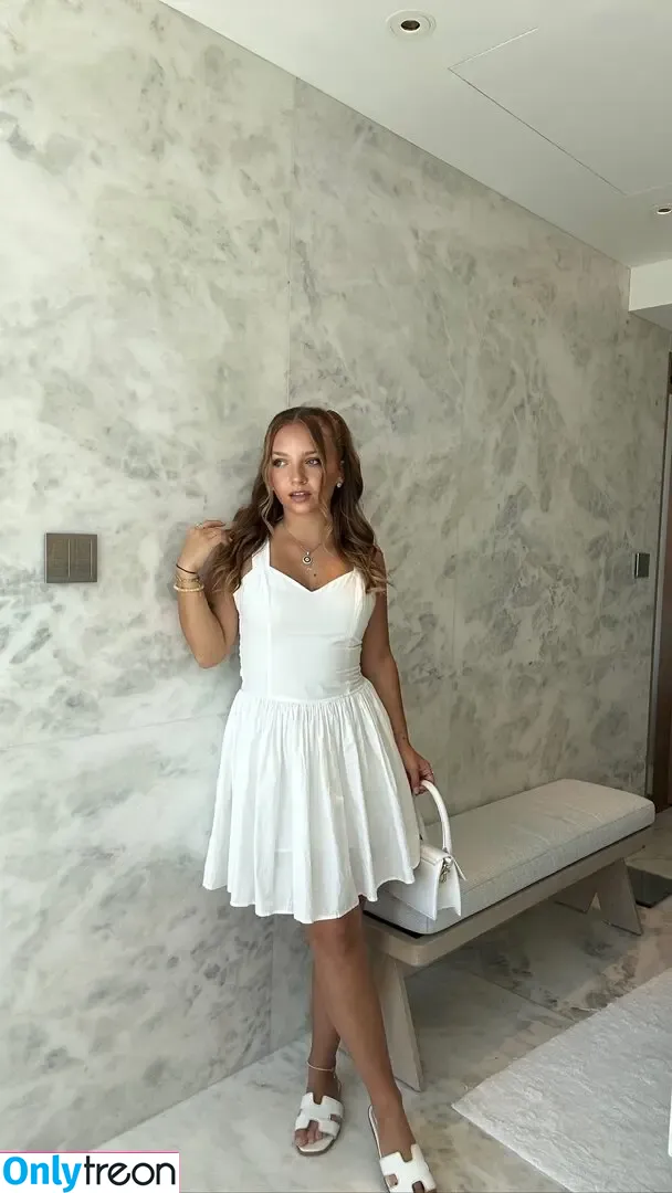 Alinamour nude photo #0250 (Alinamour)