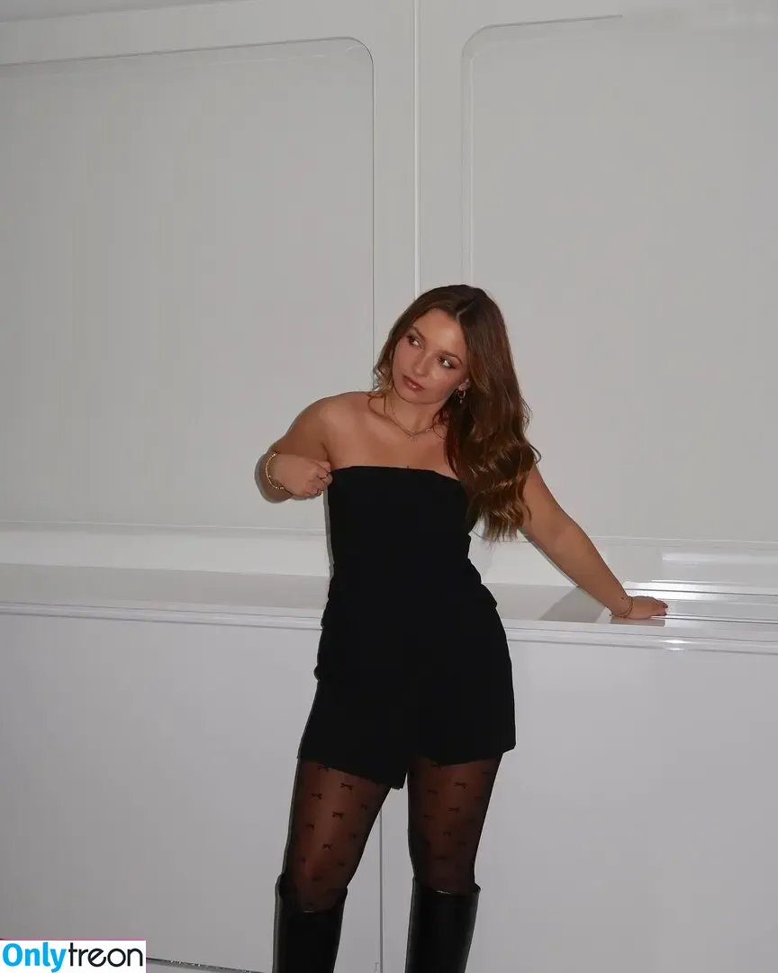 Alinamour nude photo #0304 (Alinamour)
