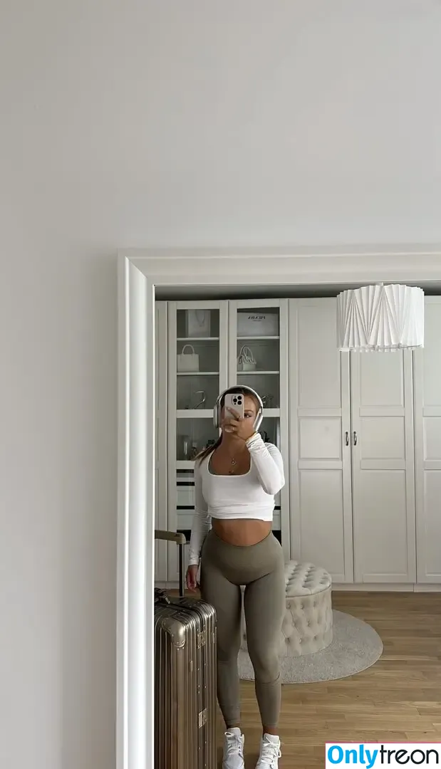 Alinamour nude photo #0329 (Alinamour)
