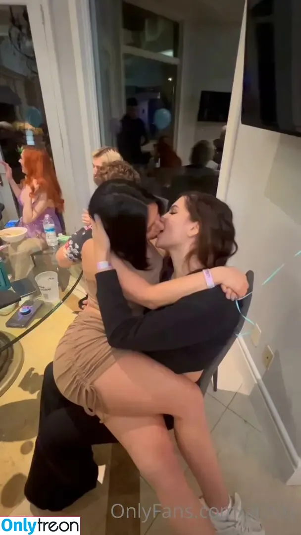 Alinity nude photo #2107 (alinitydivine)