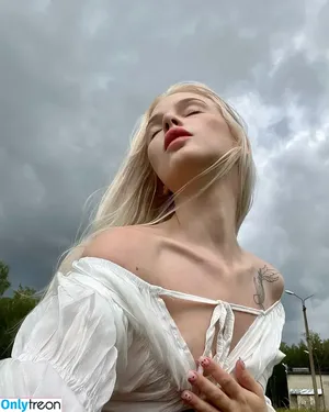 alisatvoya / alireons / realalisa / Алиса Твоя nude photo #0009