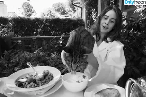 Alison Brie / alisonbrie nude photo #0015