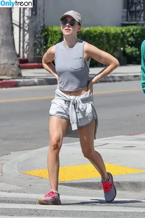 Alison Brie / alisonbrie nude photo #0078