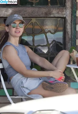Alison Brie / alisonbrie nude photo #0080