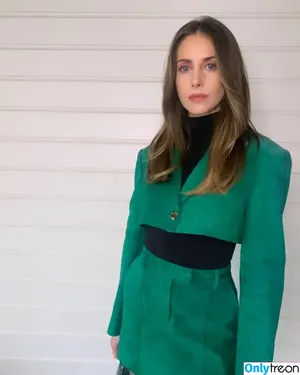 Alison Brie / alisonbrie nude photo #0298