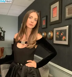 Alison Brie / alisonbrie nude photo #0402