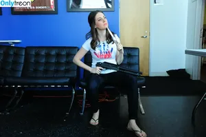 Alison Brie / alisonbrie nude photo #0458