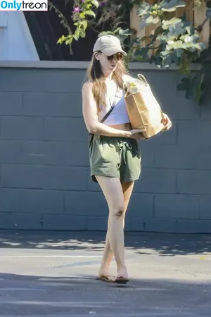 Alison Brie / alisonbrie nude photo #0600
