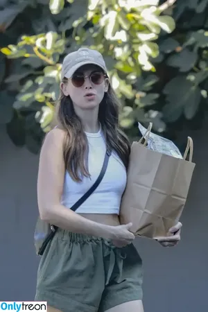 Alison Brie / alisonbrie nude photo #0603