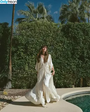 Alison Brie / alisonbrie nude photo #0670