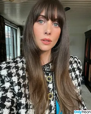 Alison Brie / alisonbrie nude photo #0723
