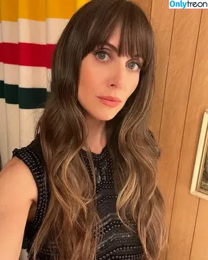 Alison Brie / alisonbrie nude photo #0725