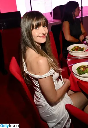 Alison Brie / alisonbrie nude photo #0765